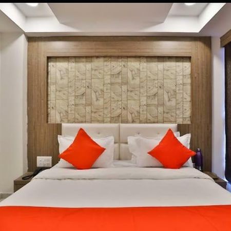 Hotel Pathik Villa 아흐메다바드 외부 사진