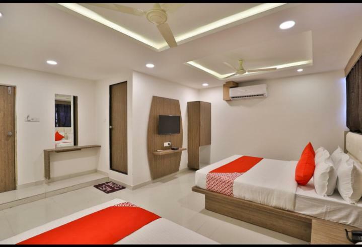Hotel Pathik Villa 아흐메다바드 외부 사진
