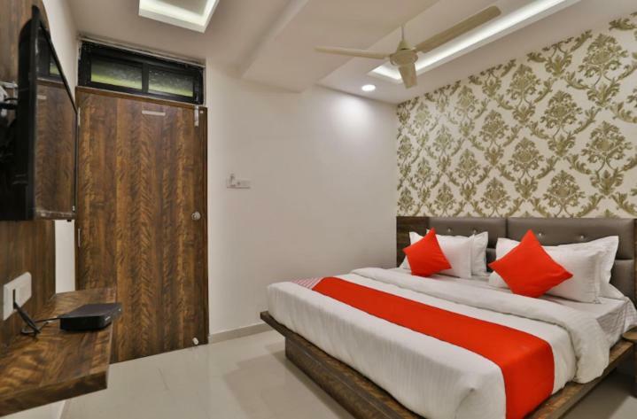 Hotel Pathik Villa 아흐메다바드 외부 사진