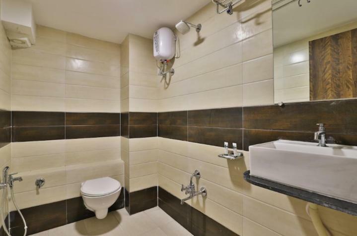 Hotel Pathik Villa 아흐메다바드 외부 사진