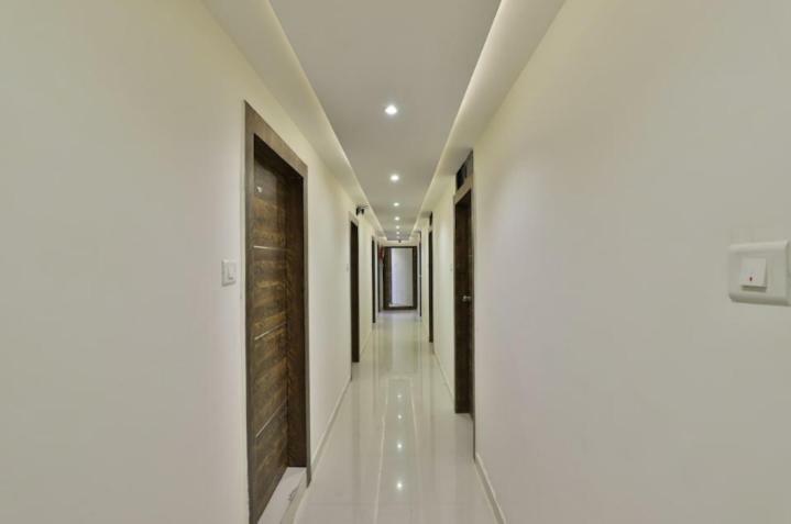 Hotel Pathik Villa 아흐메다바드 외부 사진