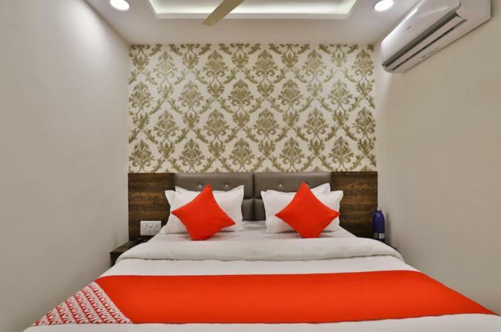 Hotel Pathik Villa 아흐메다바드 외부 사진