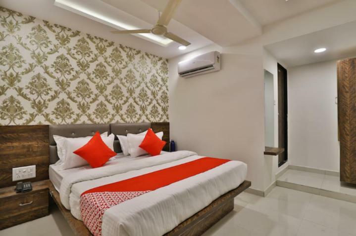 Hotel Pathik Villa 아흐메다바드 외부 사진