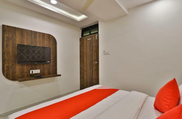 Hotel Pathik Villa 아흐메다바드 외부 사진