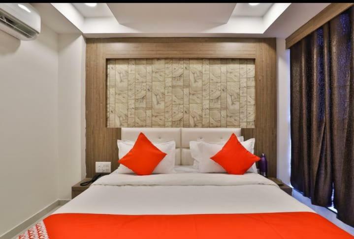 Hotel Pathik Villa 아흐메다바드 외부 사진